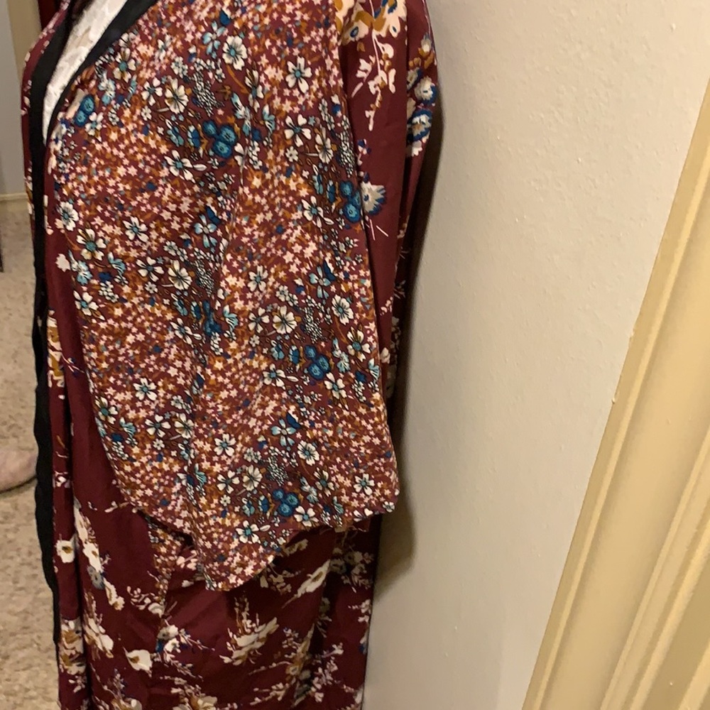 Beautiful brand New Open Robe - Picture 3 of 5